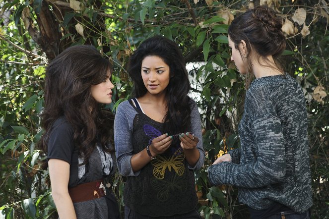 Pretty Little Liars - Je vous vois - Film - Lucy Hale, Shay Mitchell
