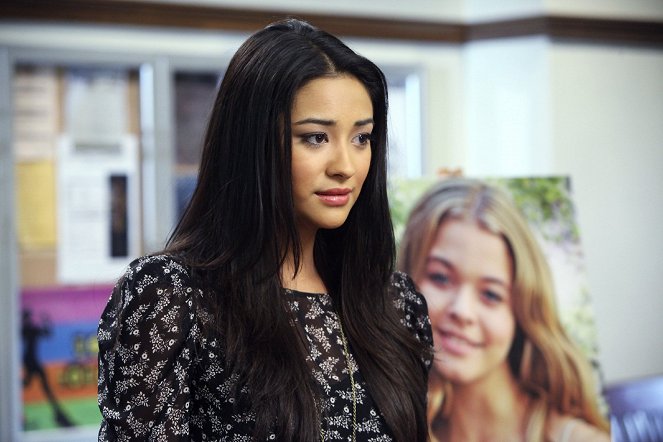 Pretty Little Liars - Please, Do Talk About Me When I'm Gone - Do filme - Shay Mitchell