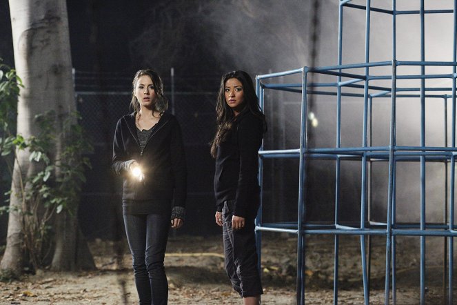 Pretty Little Liars - Dure réalité - Film - Troian Bellisario, Shay Mitchell