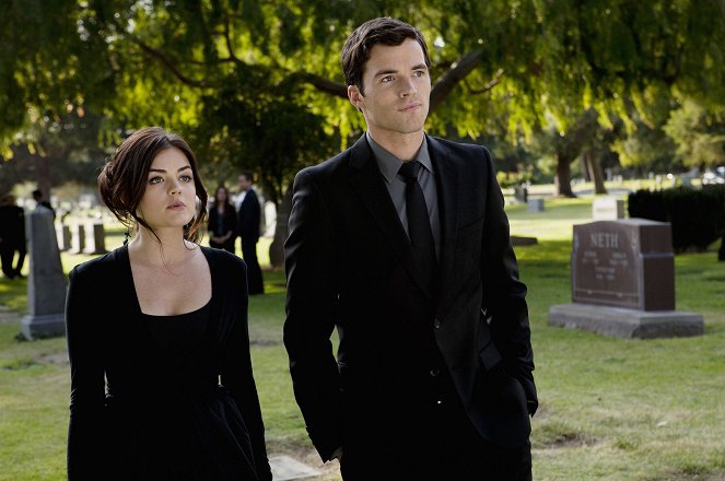 Pretty Little Liars - The Devil You Know - Photos - Lucy Hale, Ian Harding
