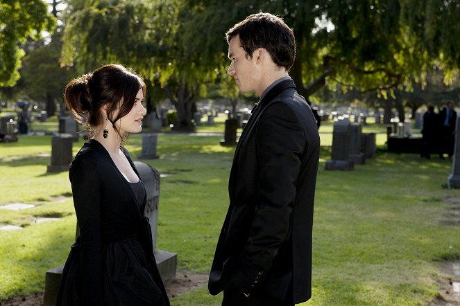 Pretty Little Liars - The Devil You Know - Photos - Lucy Hale, Ian Harding