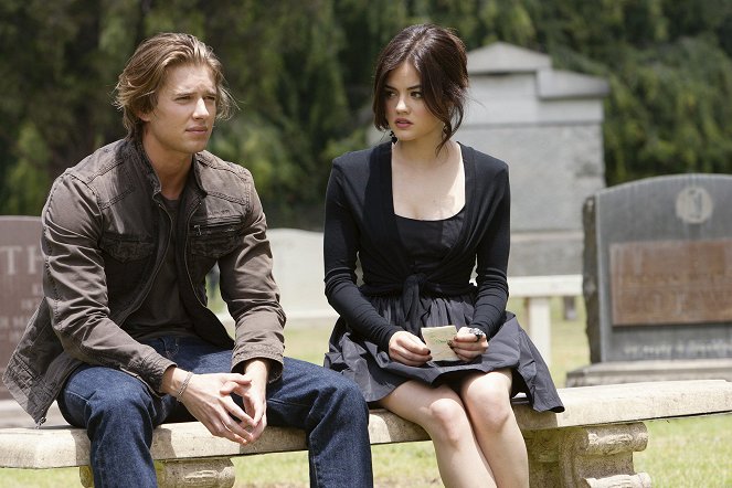 Hazug csajok társasága - Ismeretlen ismerős - Filmfotók - Drew Van Acker, Lucy Hale