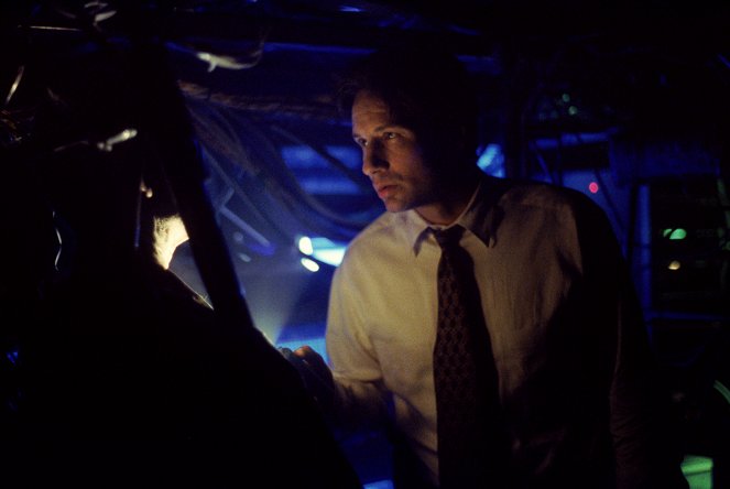 The X-Files - Season 5 - Kill Switch - Photos - David Duchovny