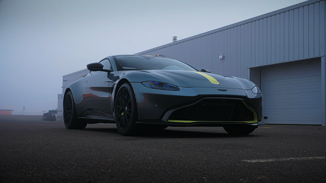 Aston Martin - So British - Photos