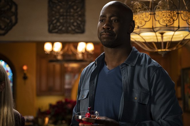 Lucifer - Season 6 - Nothing Ever Changes Around Here - Photos - D.B. Woodside