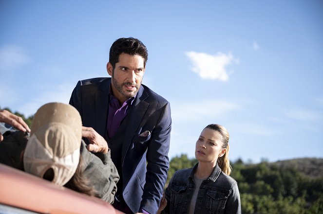 Lucifer - Season 6 - Pin the Tail on the Daddy - Photos
