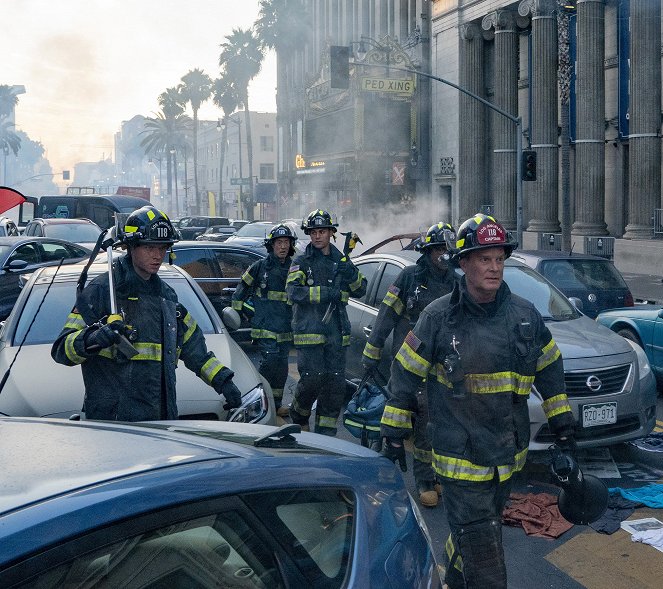 911 L.A. - Season 5 - Pánik - Filmfotók - Oliver Stark, Peter Krause
