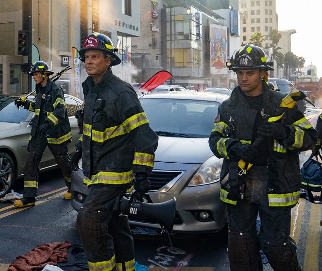 911 L.A. - Season 5 - Pánik - Filmfotók - Peter Krause, Ryan Guzman