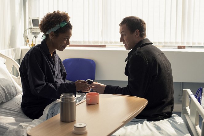 Modern Love - Second Embrace, with Hearts and Eyes Open - Filmfotos - Sophie Okonedo, Tobias Menzies