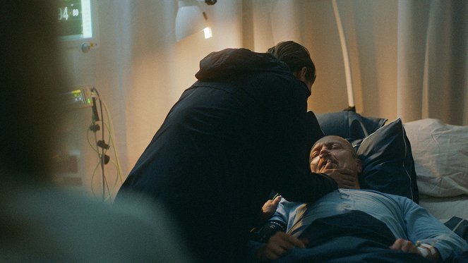 Aallonmurtaja - Season 3 - Vihollinen vuoteessa - Filmfotos - Turkka Mastomäki