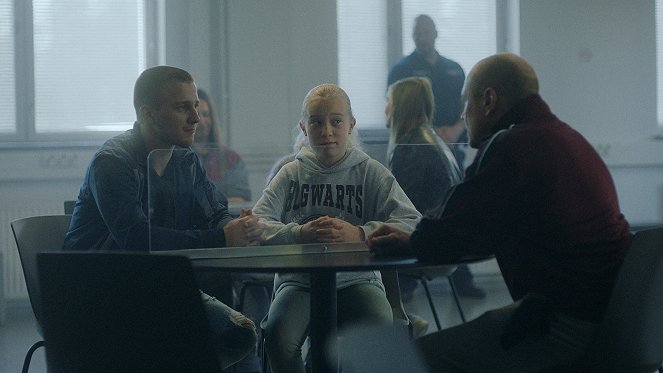 Aallonmurtaja - Season 3 - Nallen perintö - Van film - Aleksi Kaukamo, Sara Pehrsson