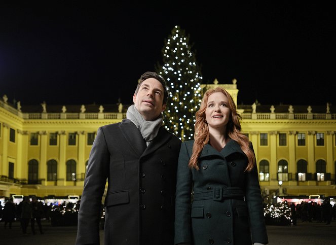 Christmas in Vienna - Filmfotos - Brennan Elliott, Sarah Drew