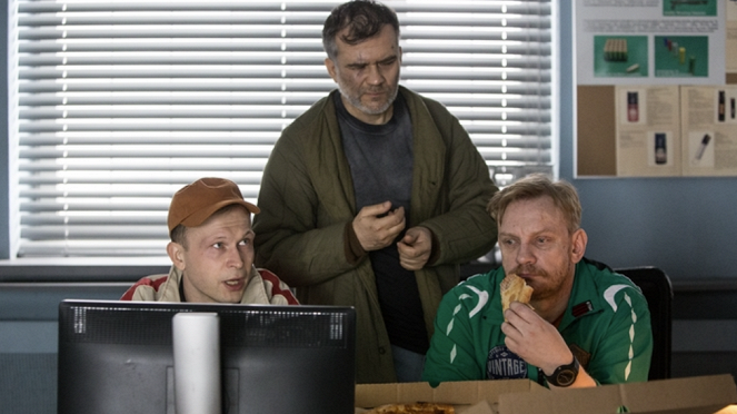 Ojciec Mateusz - Niespodzianka - Filmfotos - Piotr Trojan, Dariusz Toczek, Bartosz Żukowski