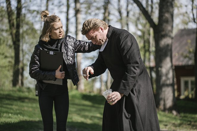 Pastorin vaimo - Do filme - Saana Koivisto, Leo Sjöman