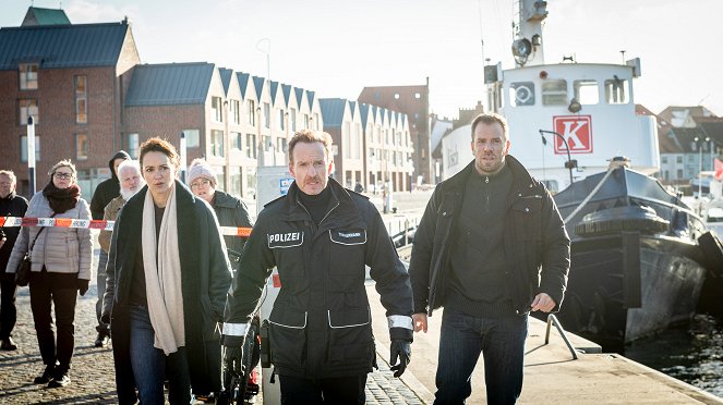 SOKO Wismar - Season 19 - Lütte Deern - Filmfotos - Nike Fuhrmann, Mathias Junge, Dominic Boeer