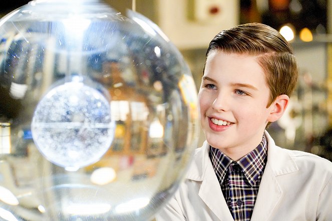 Young Sheldon - A Box of Treasure and the Meemaw of Science - Van film - Iain Armitage