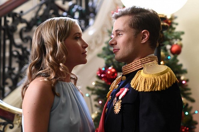 A Royal Christmas Engagement - Kuvat elokuvasta - Paige Bach, James Nitti
