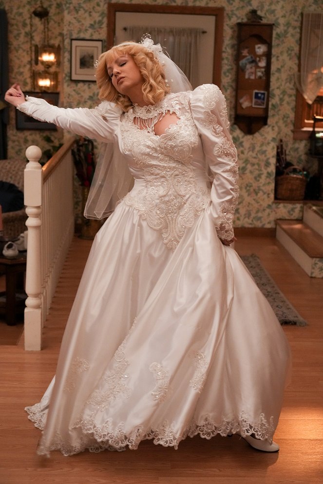 The Goldbergs - Riptide Waters - Photos - Wendi McLendon-Covey