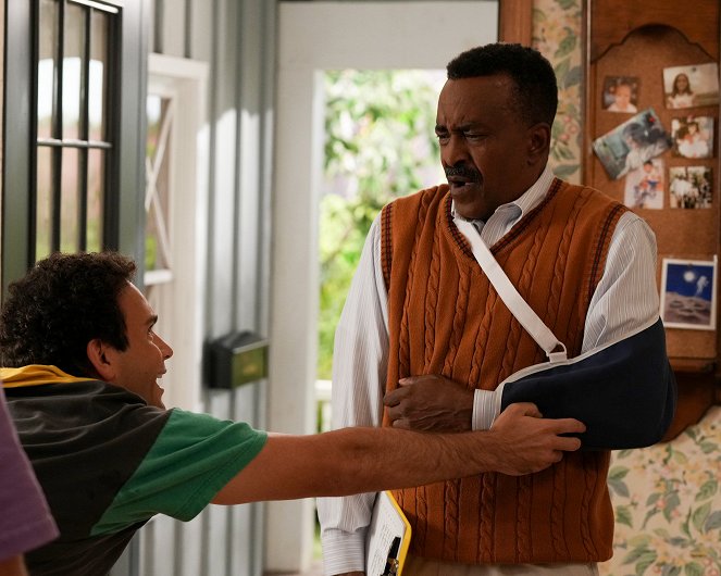 The Goldbergs - Riptide Waters - Photos - Troy Gentile, Tim Meadows