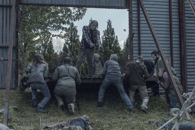 The Walking Dead - Sous les cendres - Film - Cooper Andrews