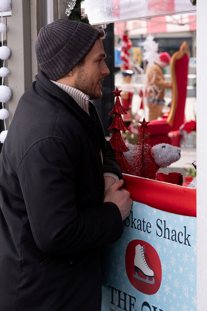 Christmas on Ice - Photos - Ryan Cooper