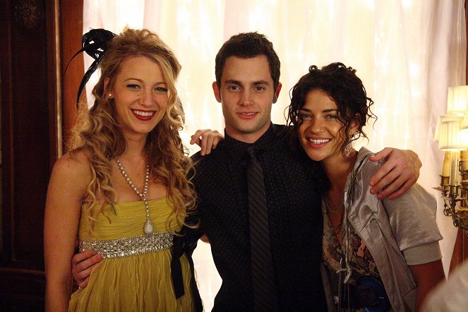 A pletykafészek - Season 1 - A jelmezbál - Promóció fotók - Blake Lively, Penn Badgley, Jessica Szohr