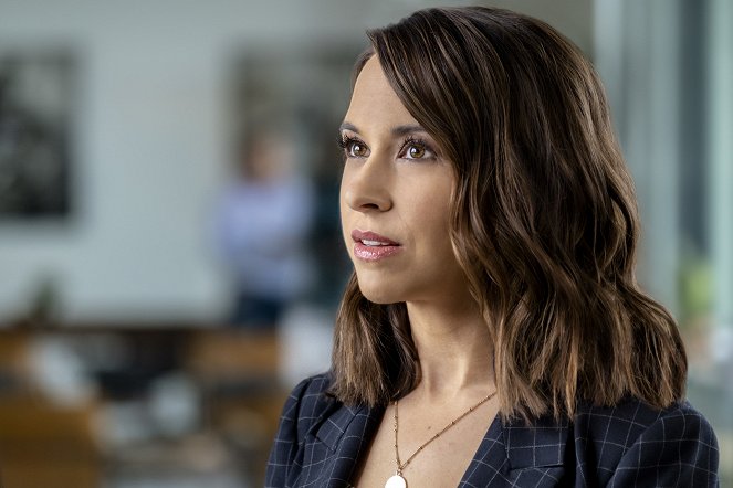 Crossword Mysteries: Terminal Descent - Film - Lacey Chabert