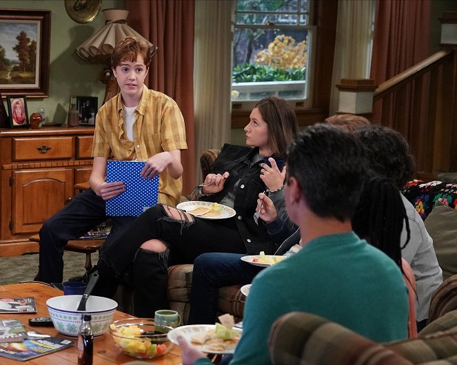 The Conners - Season 4 - Trucking Live in Front of a Fully Vaccinated Studio Audience - Z filmu - Ames McNamara, Emma Kenney