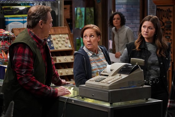 The Conners - Season 4 - Trucking Live in Front of a Fully Vaccinated Studio Audience - Van film - Laurie Metcalf, Emma Kenney