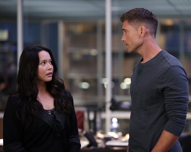 The Rookie - Life and Death - Photos - Melissa O'Neil, Eric Winter
