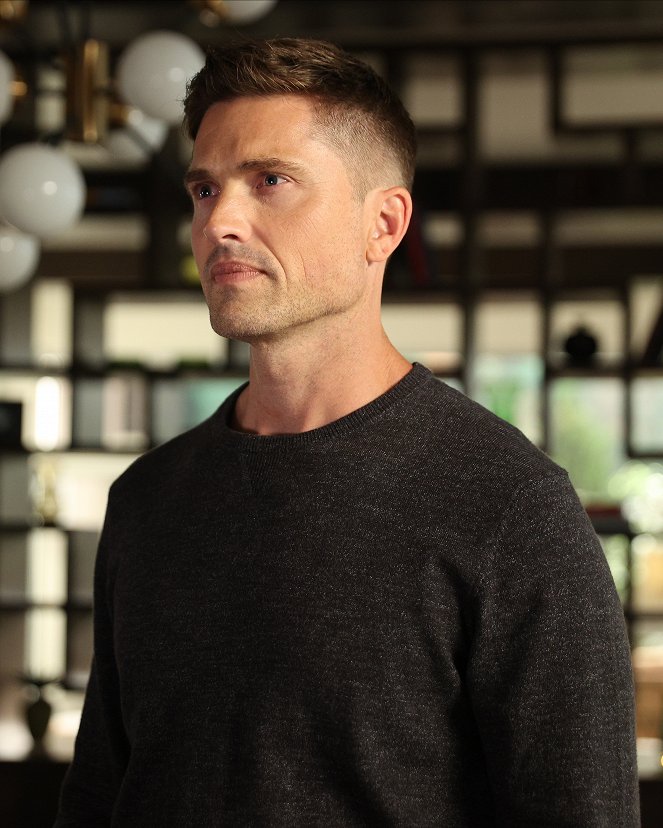 The Rookie - Life and Death - Photos - Eric Winter