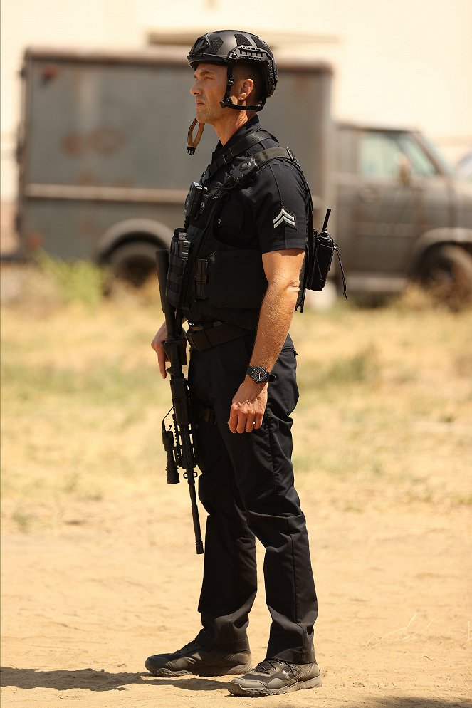 The Rookie - Season 4 - Life and Death - Photos - Eric Winter