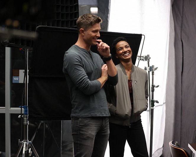 The Rookie - Season 4 - Life and Death - Making of - Eric Winter, Mekia Cox