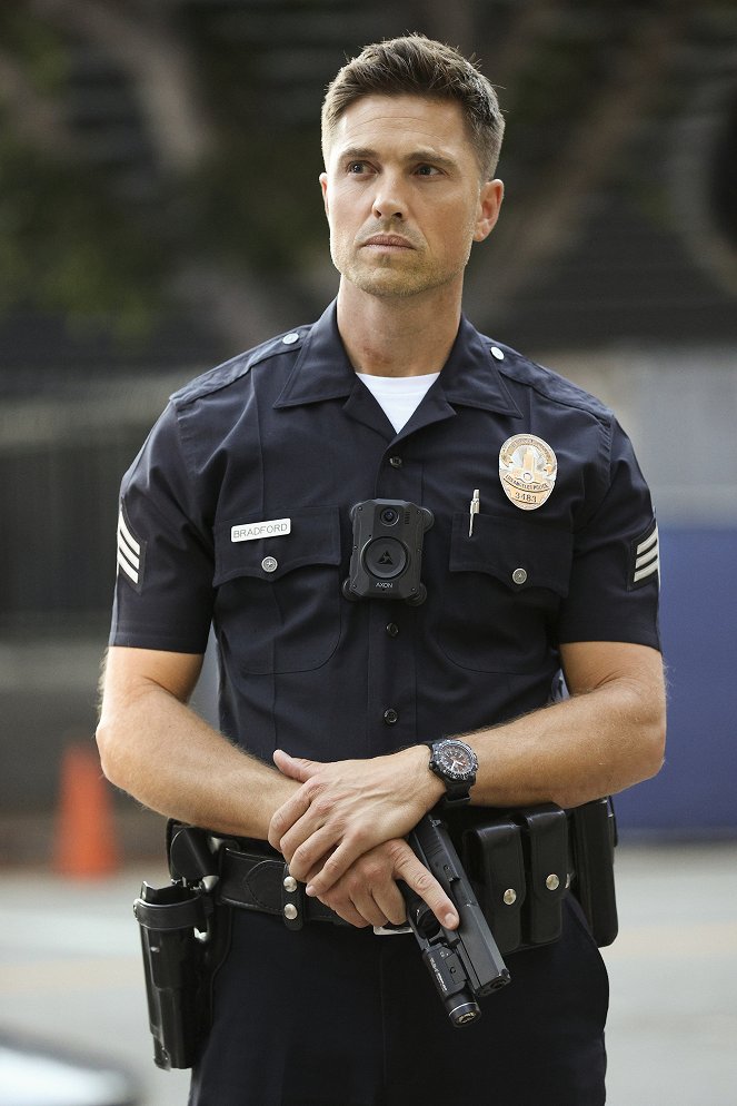 The Rookie - Five Minutes - Photos - Eric Winter