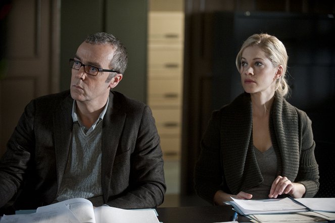 Damages - Season 5 - There's Something Wrong with Me - Photos - John Hannah