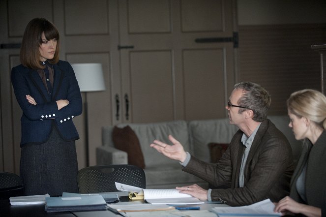 Damages - Season 5 - There's Something Wrong with Me - Photos - Rose Byrne, John Hannah