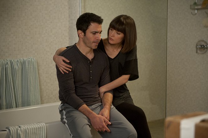 Damages - Season 5 - The Storm's Moving In - Photos - Chris Messina, Rose Byrne