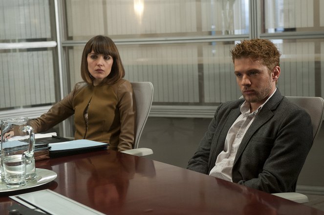 Damages - Season 5 - I Like Your Chair - Photos - Rose Byrne, Ryan Phillippe