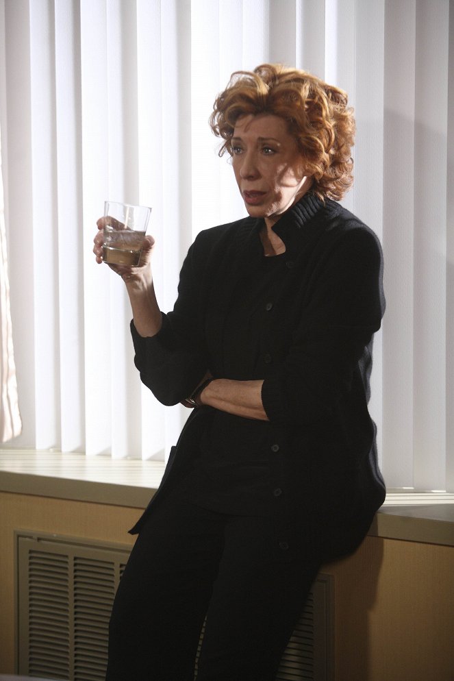 Damages - Season 3 - You Haven't Replaced Me - Photos - Lily Tomlin