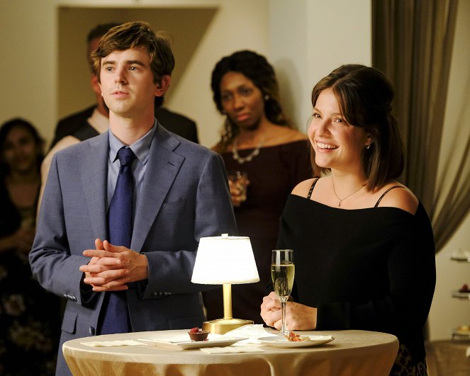 The Good Doctor - Nowe początki - Z filmu - Freddie Highmore, Paige Spara