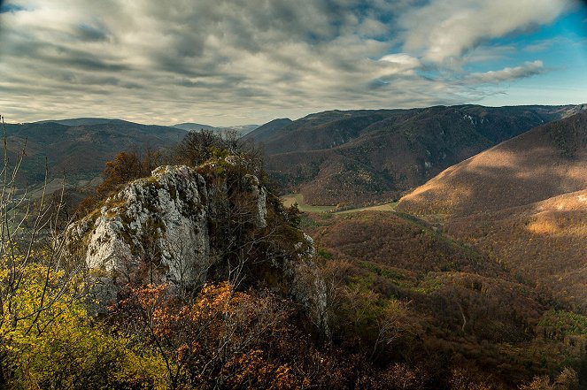 Vo vetre kopýt II. - Photos