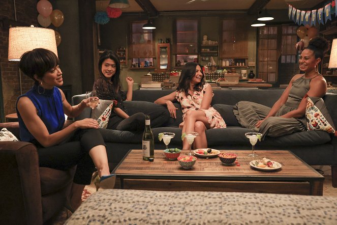 A Million Little Things - Game Night - Filmfotos - Nikiva Dionne, Grace Park, Floriana Lima, Christina Moses