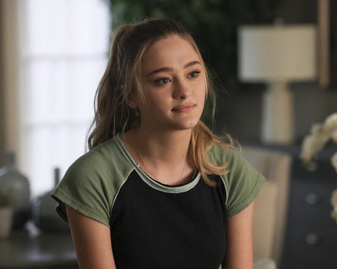 A Million Little Things - Game Night - Do filme - Lizzy Greene