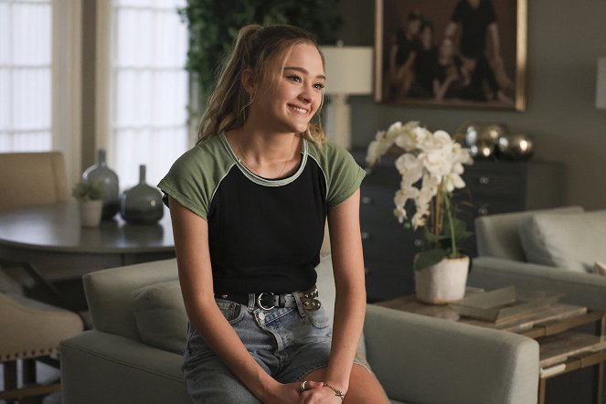 A Million Little Things - Game Night - Photos - Lizzy Greene