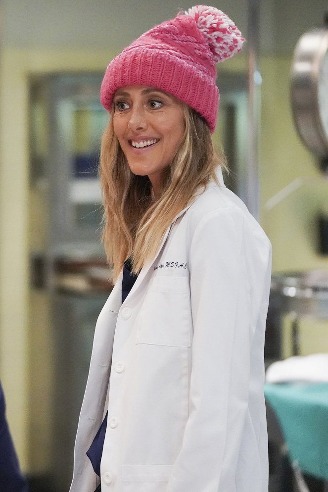 Grey's Anatomy - Season 18 - Hotter Than Hell - Photos - Kim Raver