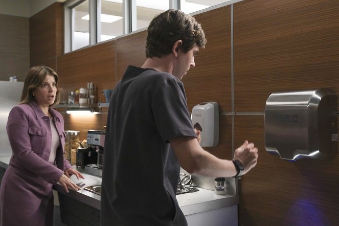 The Good Doctor - Piece of Cake - Photos - Paige Spara, Freddie Highmore