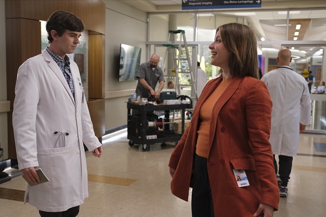 The Good Doctor - Piece of Cake - Photos - Freddie Highmore, Paige Spara