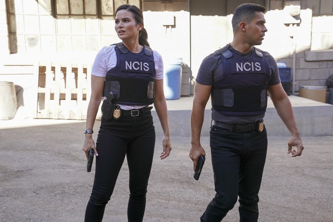 NCIS - Tengerészeti helyszínelők - Season 19 - Majdnem elhunyt - Filmfotók - Katrina Law, Wilmer Valderrama