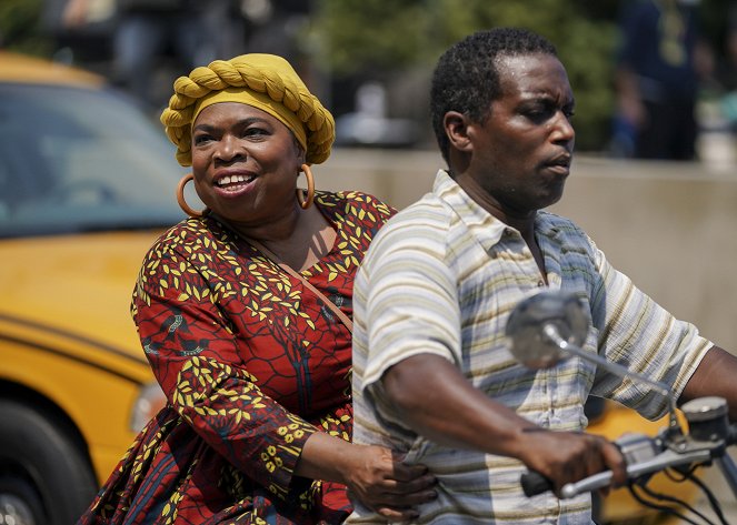 Bob Hearts Abishola - Season 3 - Welcome to Lagos - Kuvat elokuvasta