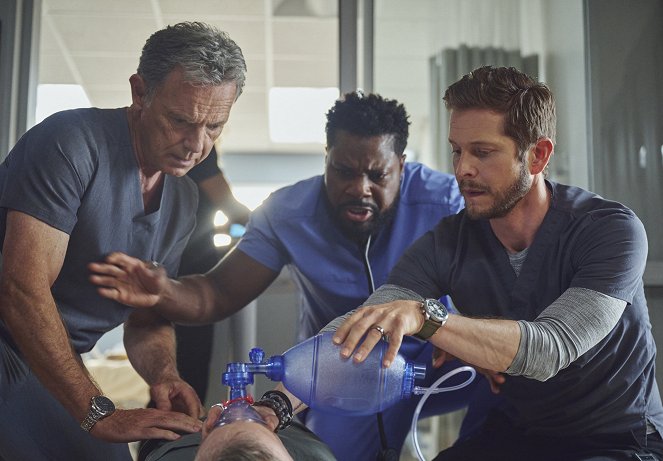 Atlanta Medical - Season 5 - Da Da - Filmfotos - Bruce Greenwood, Malcolm-Jamal Warner, Matt Czuchry